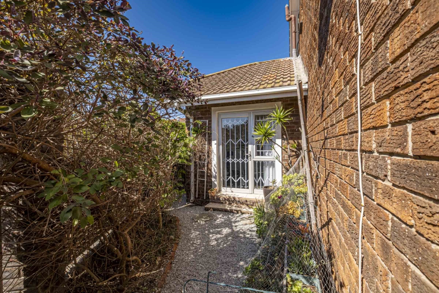 4 Bedroom Property for Sale in Summerstrand Eastern Cape